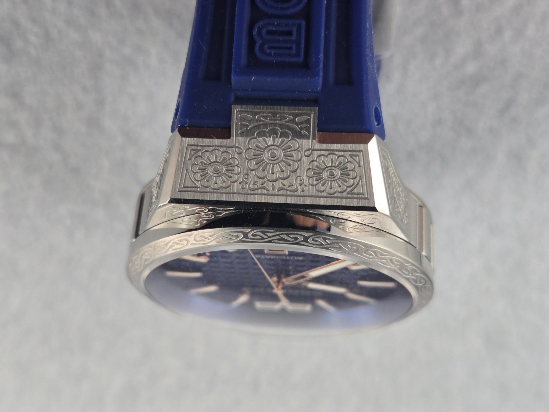 Bomberg Orologi: Bomberg Bolt-68 Neo Auto Metropolis Blue – Nuovo (secondo la descrizione) da Chabrey venduto da Horology 2