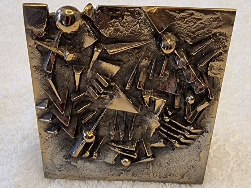 Skulpturen & Statuen: Arnaldo Pomodoro signed Bronze sculpture. – Gebraucht aus Walchwil von Evans67