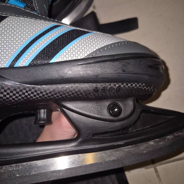 Schlittschuhe: Schlidschuhe grösse 37 bis 40 – Gebraucht aus Ottikon (Gossau ZH) von zbi_c7s2