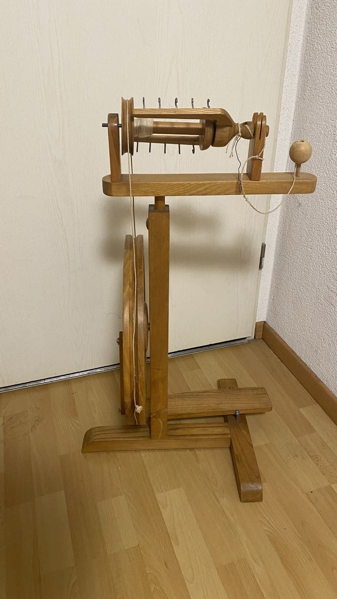 Spinnräder: Antikes Spinnrad Holz - Dekoobjekt – Gebraucht aus Zürich von Timi80 3