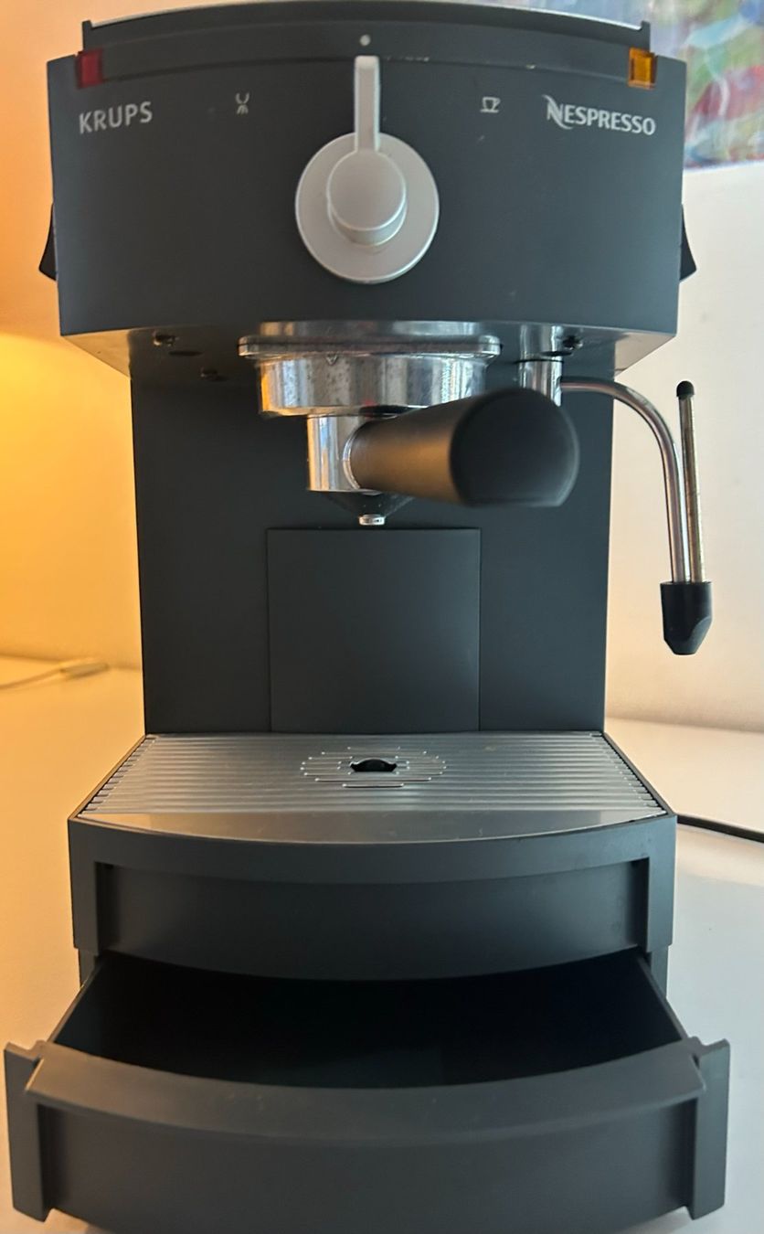 Krups Macchine per caffè & Macchine per espresso: Robuste machine à café Krups à capsules comme neuve, révisé. – Nuovo (secondo la descrizione) da nyon venduto da Lbabi 2