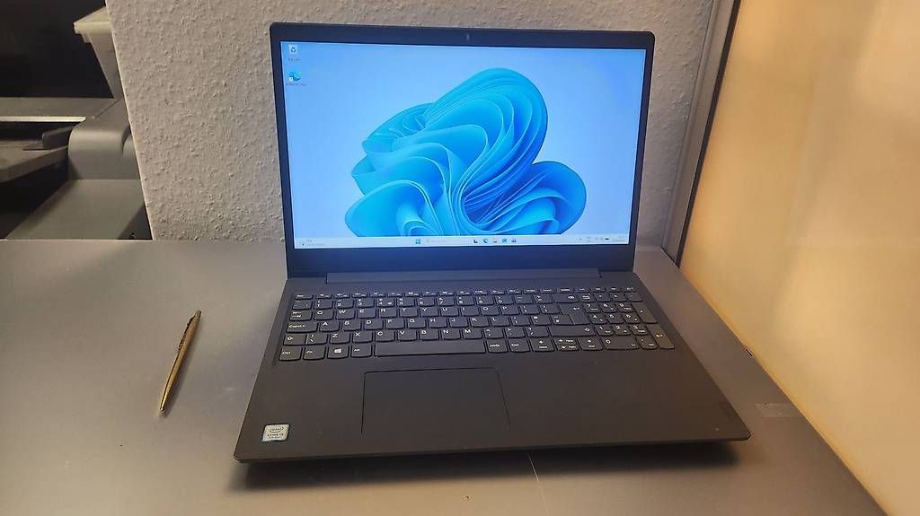 Notebook: Lenovo V15 81YE Ecran 15" Intel Core i5 8th Gen  – Usato da Donneloye venduto da ire_767q