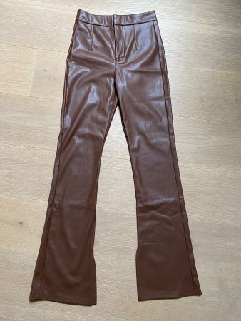 Braune Hose von Bershka mit Lederlook Grösse XS