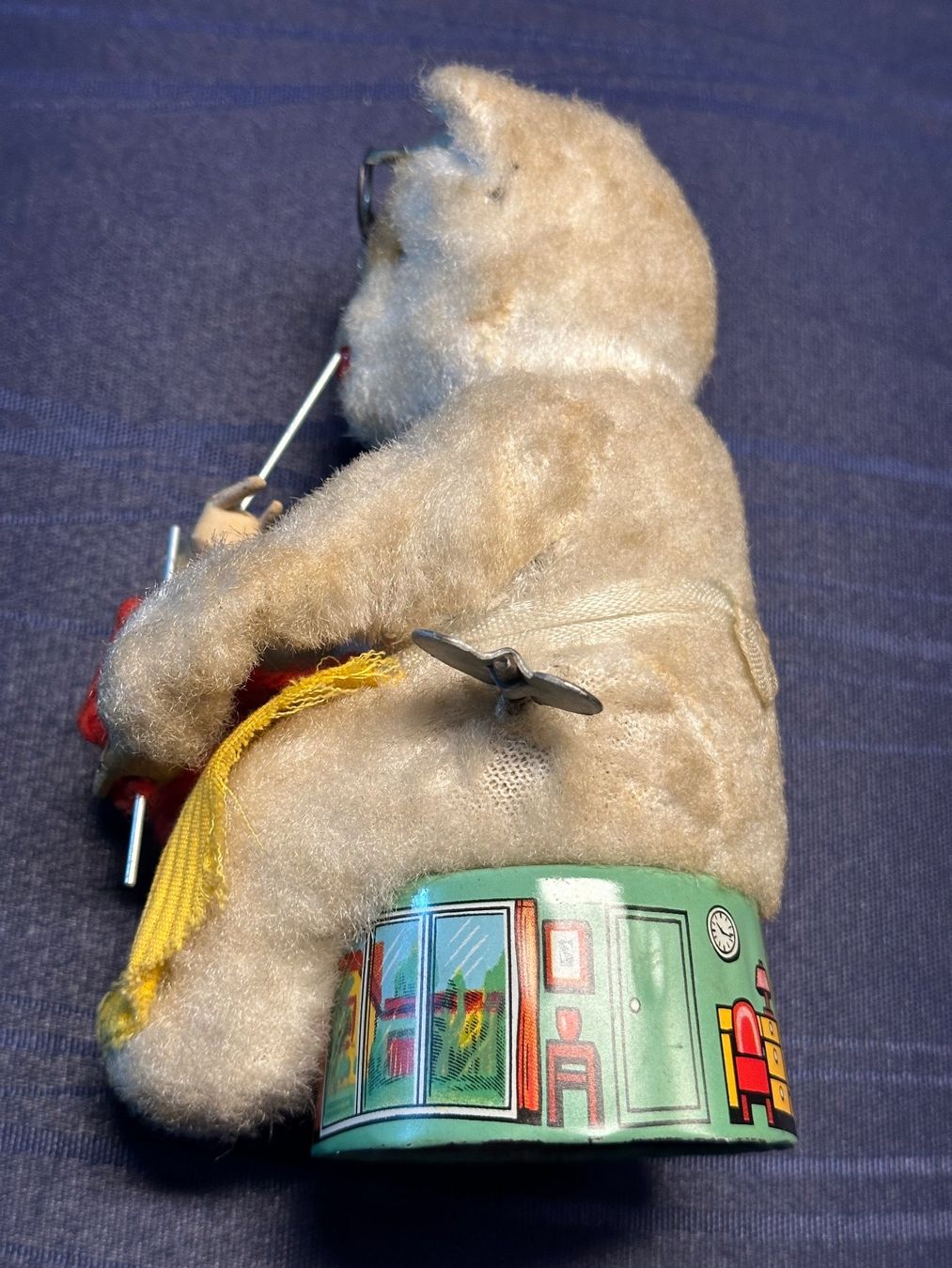 Spielzeuge: strickender Bär / Teddybär mit Aufzugsmechanismus – Gebraucht aus Steffisburg von bwt56 1
