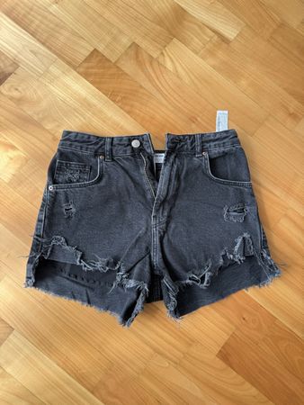 Bershka High Waist Jeans-Shorts in schwarz, Gr. 36