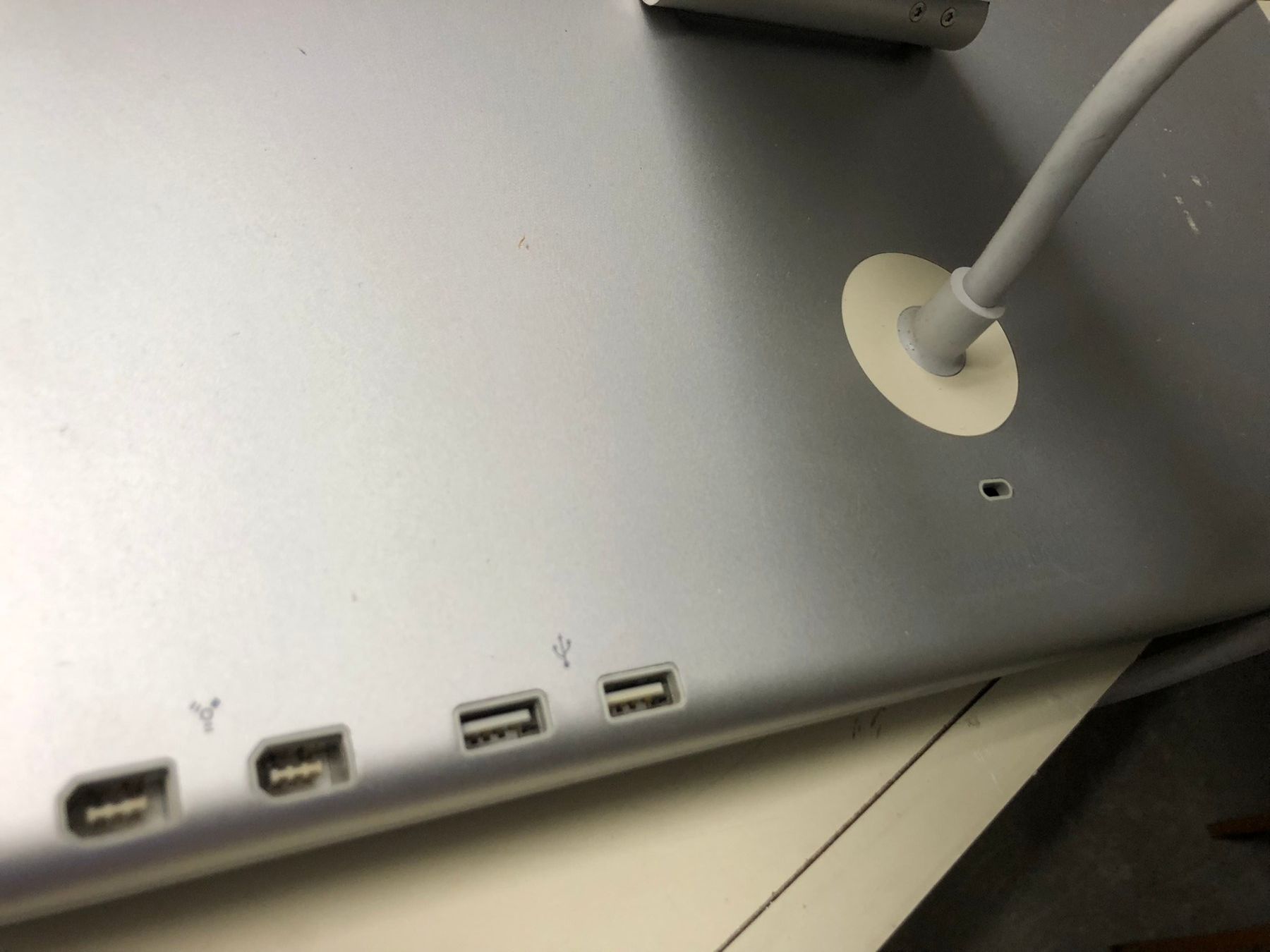 Apple Monitor: Apple Mac Cinema Display A1081 (Bildschirm) – Difettoso da Hinterkappelen venduto da atomschnee 5