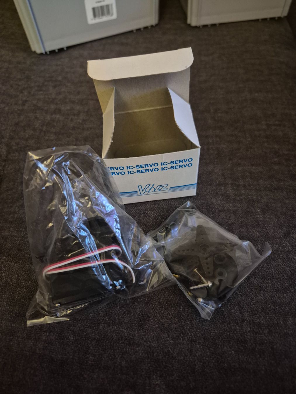Futaba RC Kits de montage: Futaba VS-200 RC-Servos – Neuf avec emballage d'origine à Nendeln par dresinle 1