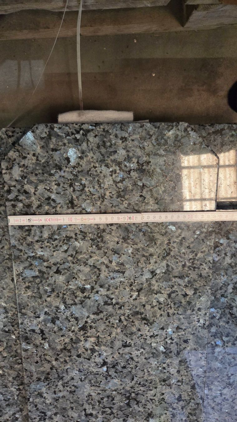Piatti di portata: Schöne Granitplatten Poliert / Arbeitsplatte / Abdeckplatte – Usato da Seewen SZ venduto da Kaeppeli_Schwyz 3