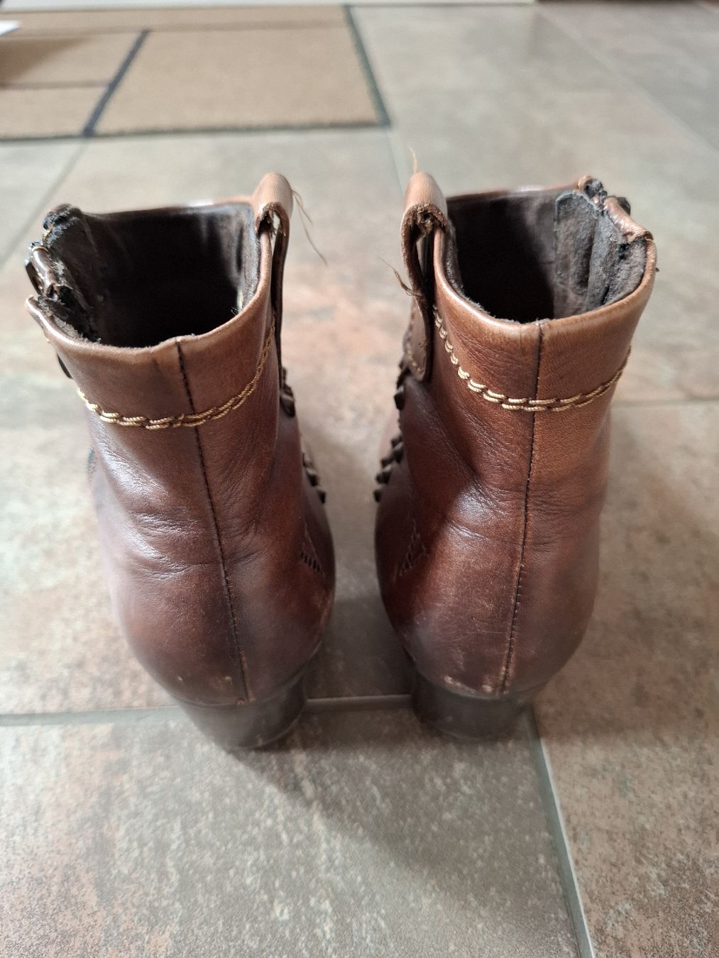 Chaussures femmes: Stiefeletten braun Gr. 37 von Venturini – D'occasion à Waltenschwil par Aqua11 2