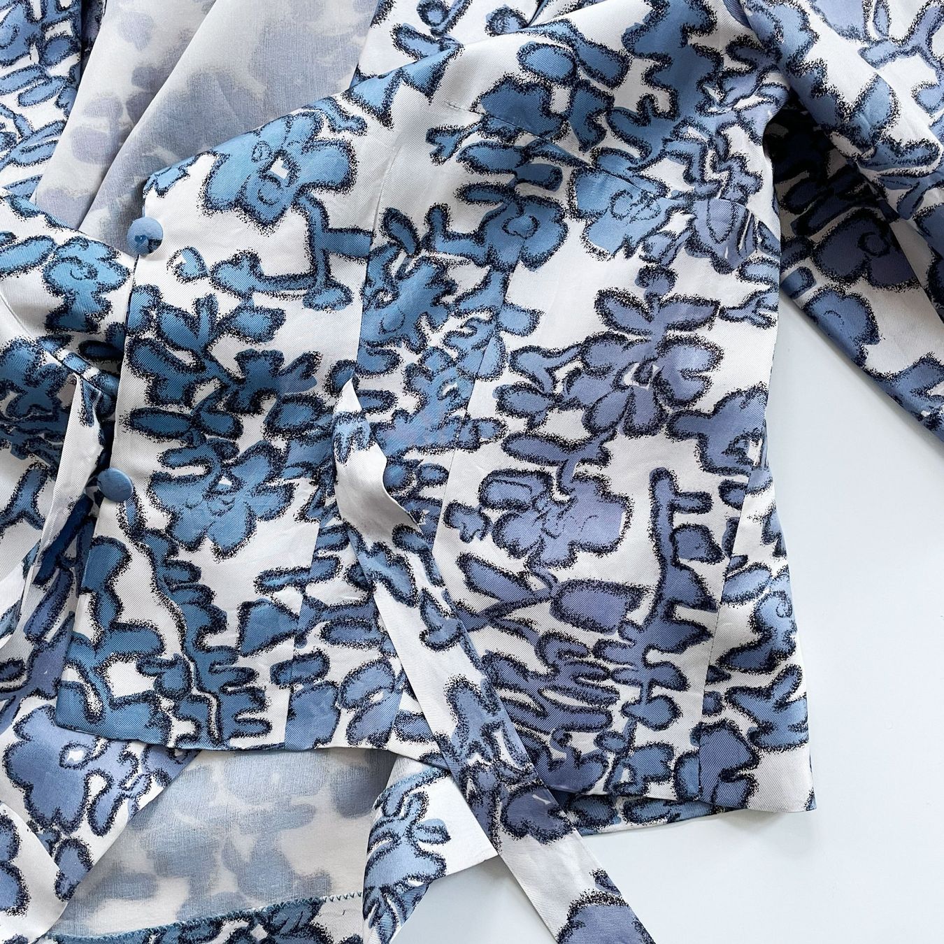 Camicette: Bluse Seide blau-weiss Wrap Bluse VINTAGE 1950s – Usato da Brüttisellen venduto da Buxus 8
