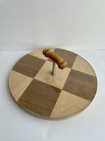 Planche à fromage pivotante en bois damier.