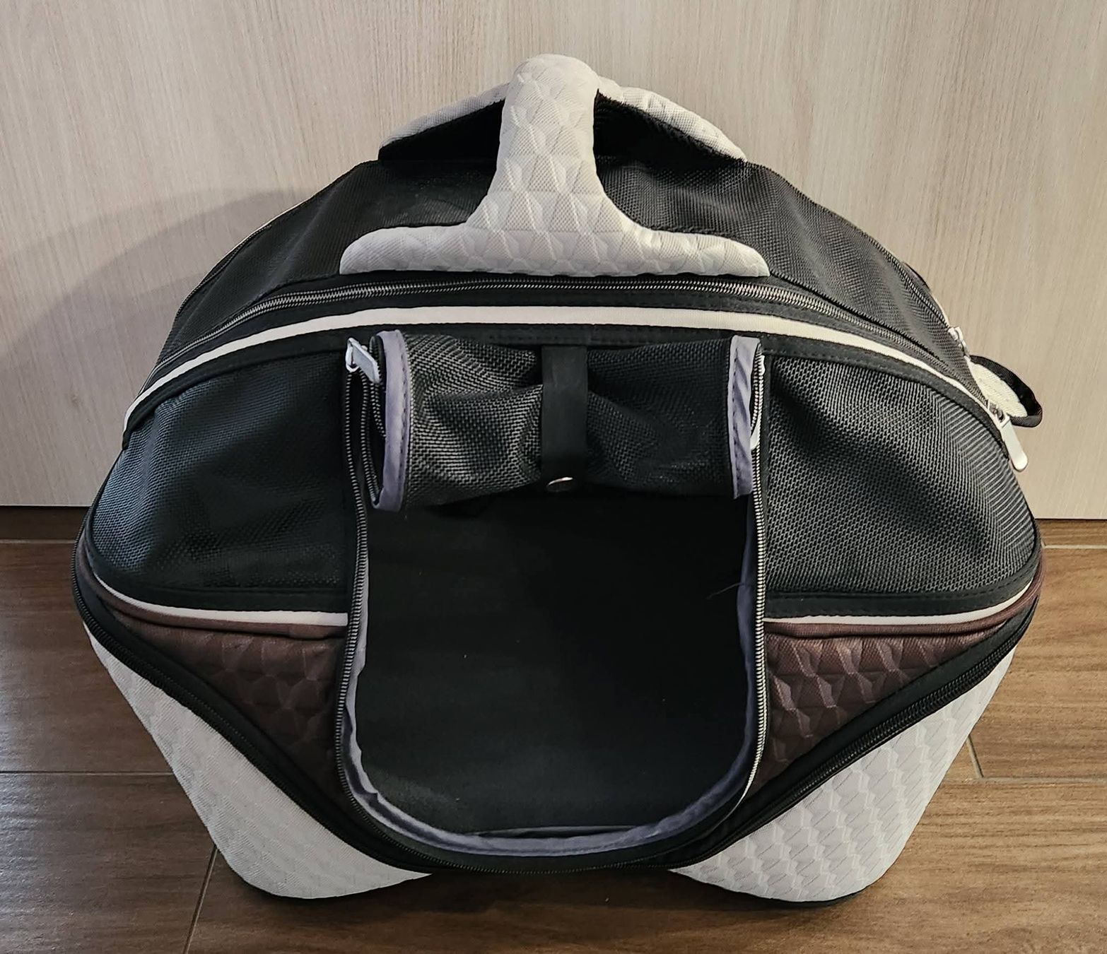 Cucce & Letti: Hunde Transportbox – Nuovo (secondo la descrizione) da Neuenegg venduto da soleil81
