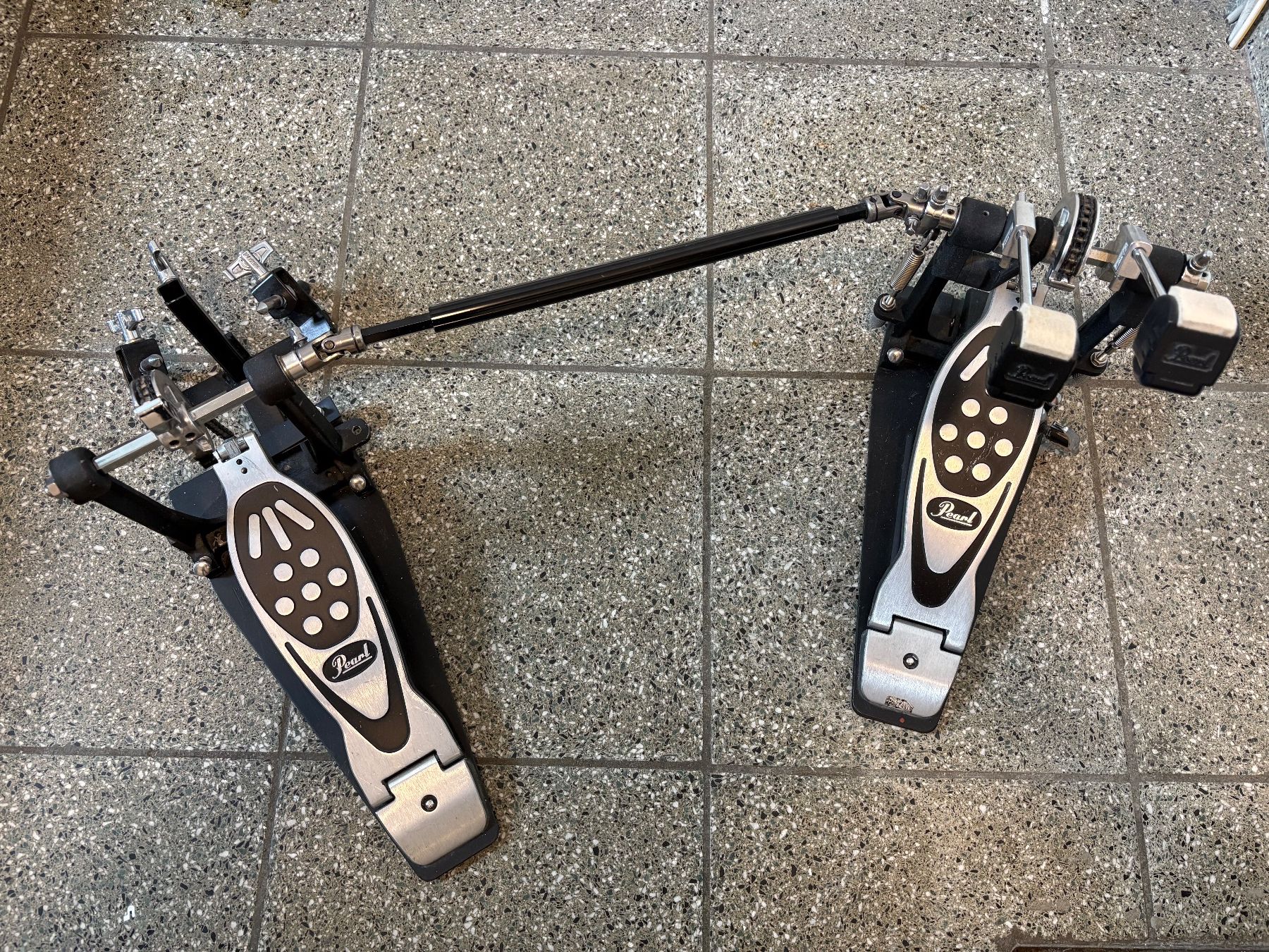 Strumenti musicali: Pearl Doppelpedal – Usato da Kriens venduto da pitthekit
