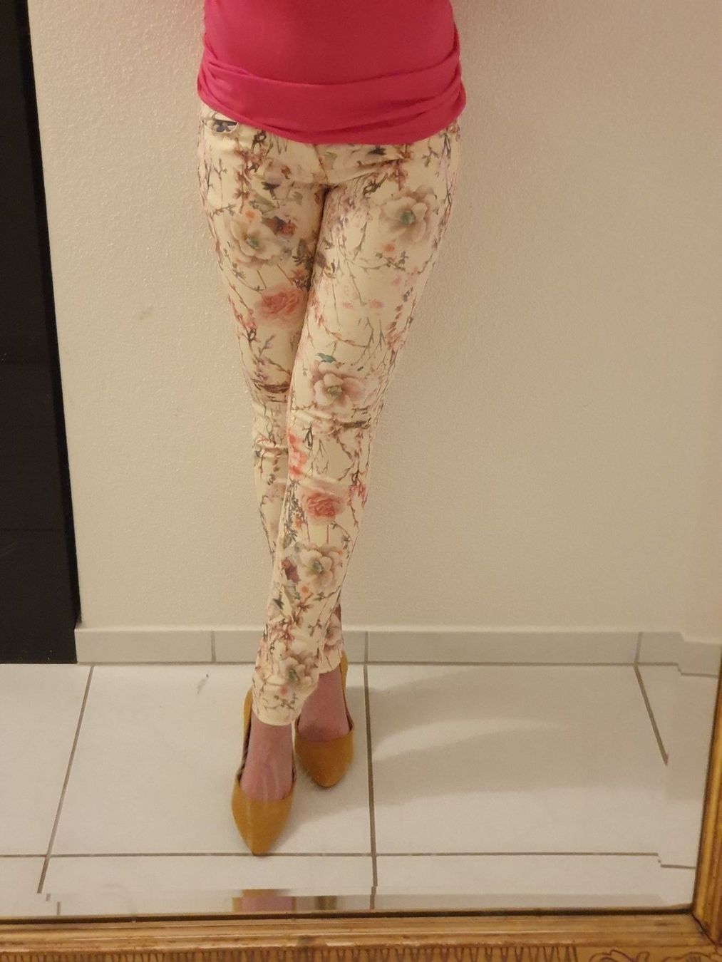 Jeans: Neue Blumenjeans Grösse XS/S – Neu und originalverpackt aus Beinwil (Freiamt) von LordS.09 2