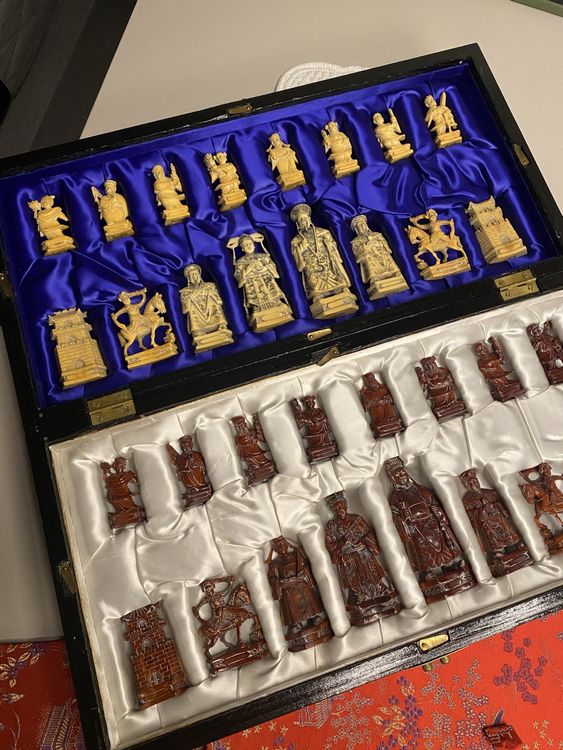 Jeu D'échecs Asiatique En Bois Sculpté + Backgammon – Vintage, Très Bon état