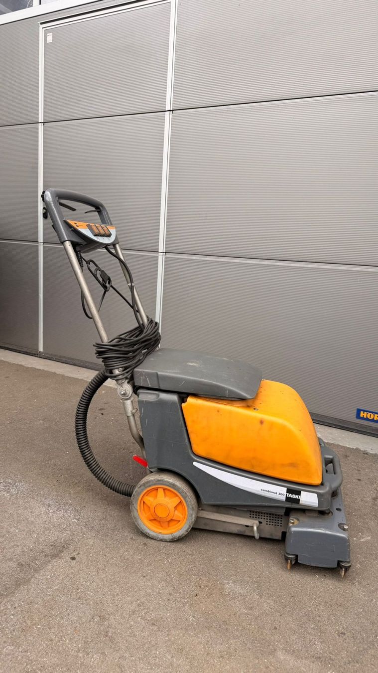 Tutte le macchine: Bodenreinigungsmaschine – Usato da Schwanden GL venduto da mar_826b 1