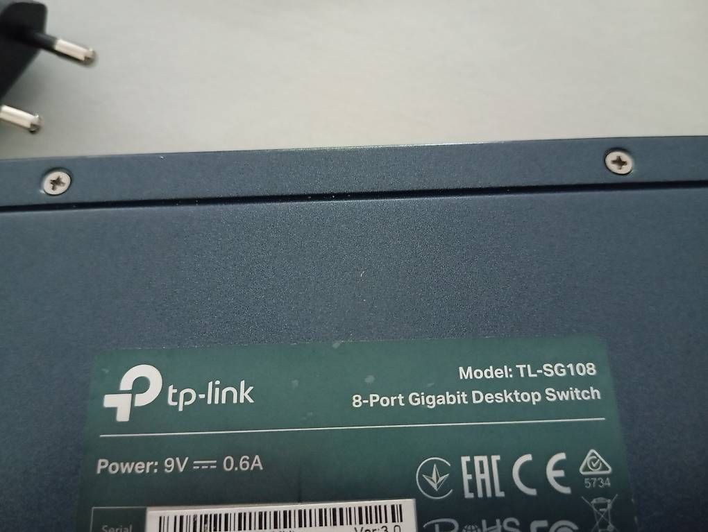 Hubs & Switches: Switch tp-link 8 porte  – D'occasion à Pambio-Noranco par sam_5ggb 2