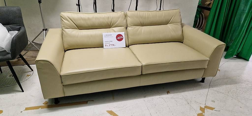 Divani: Sofa neu Eichtem Sonderpreis – Nuovo e nell'imballaggio originale da Lützelflüh-Goldb venduto da Rampenverkauf_72_