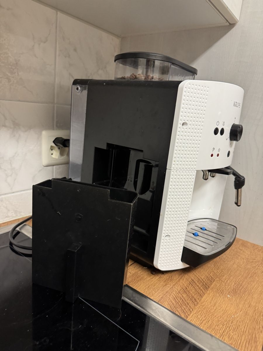 Krups Macchine per caffè & Macchine per espresso: Krups Essential Espresso Coffee Machine – Usato da Oberengstringen venduto da Palibal 2