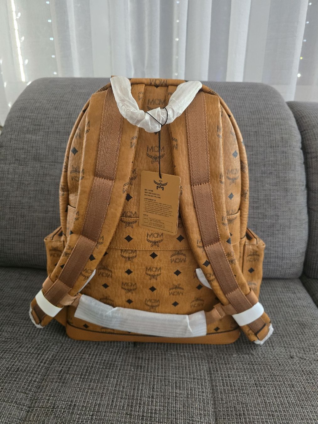 Mcm Zaini: MCM Rucksack cognac mit Monogramm neu mit Etikett GROSS – Nuovo e nell'imballaggio originale da Landquart venduto da eni444 2