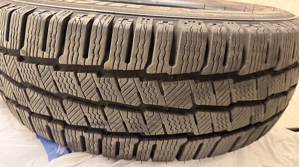 Michelin Pneus & Roues: Winterreifen für Wohnmobil oder Transporter – D'occasion à Appenzell par Rondrex 3