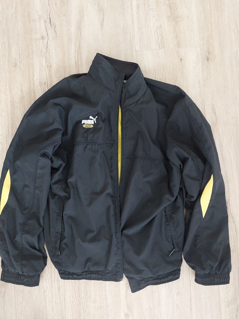Puma Jacken: Puma King Track Jacket Black Yellow Size Large – Gebraucht aus Wettingen von BanaBoutique