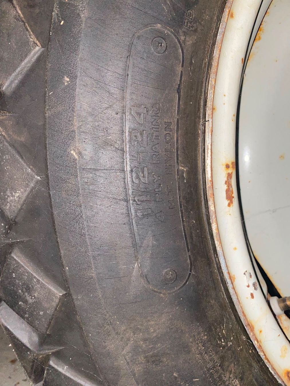 Bridgestone Pneus & Roues: Koplettrad 11.2-24 – D'occasion à Bützberg par Bibiau74 1