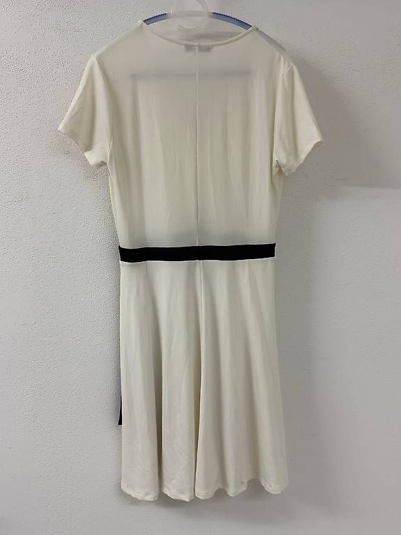 Vestiti: Weisses Kleid mit schwarzem Bändel, Gr 40 – Usato da Zürich venduto da mel_v8qp 2