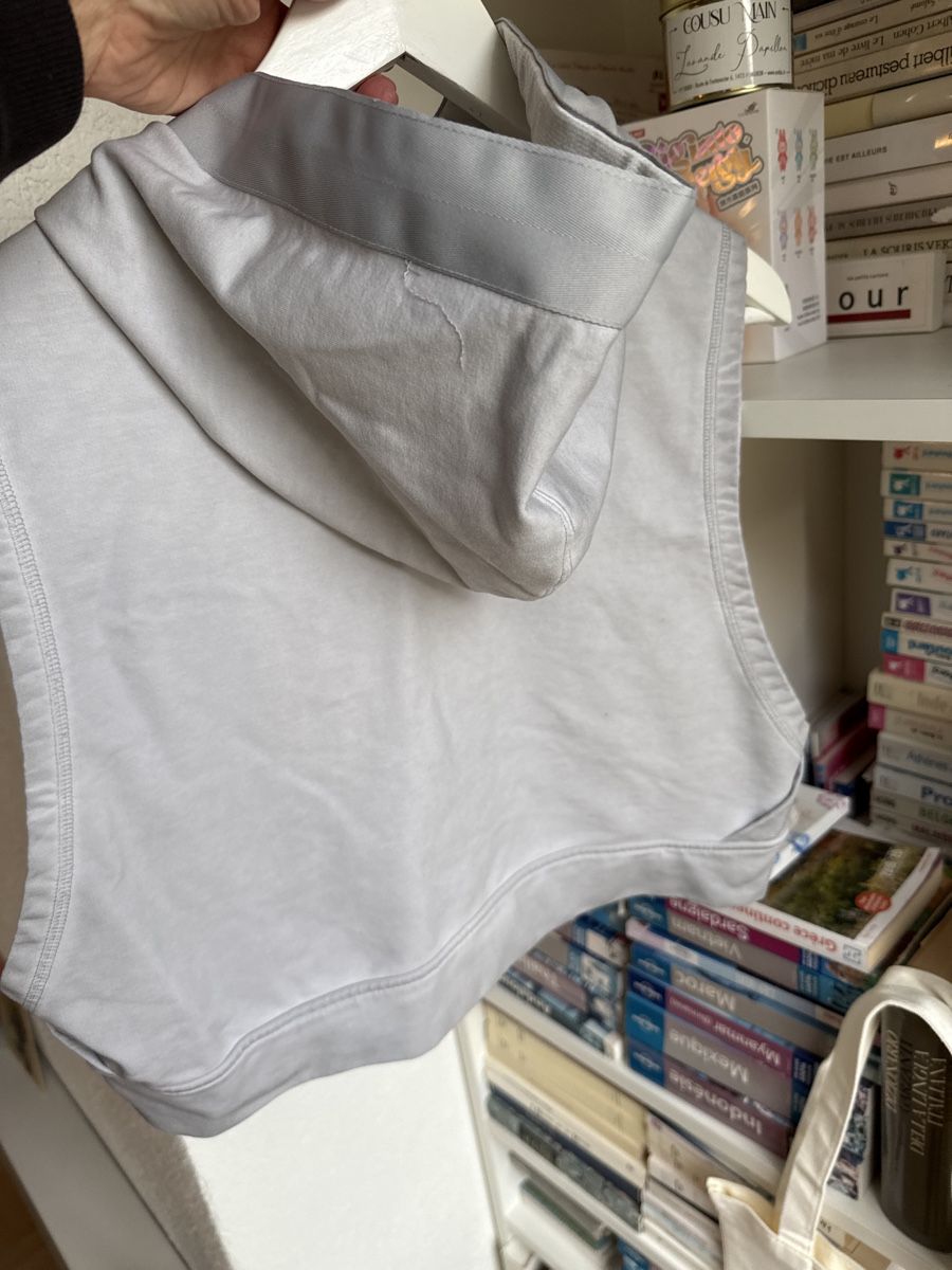 Reebok Top: Crop top à capuche Reebok, taille L, comme neuf! – Nuovo (secondo la descrizione) da Evilard venduto da Mamarsi 2