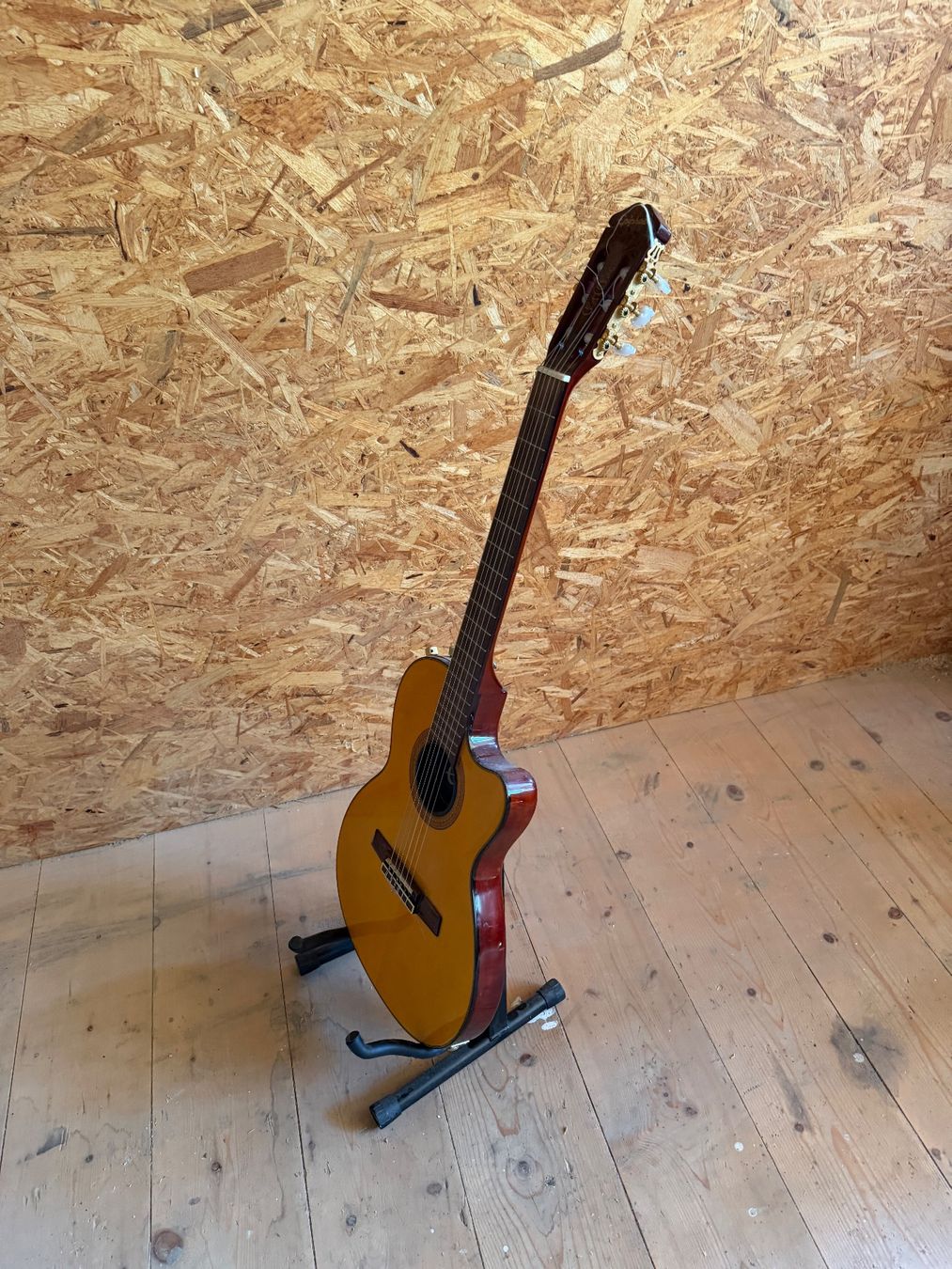 Musikinstrumente: E-Gitarre ab 1.- – Gebraucht aus Grenchen von Design-Outlet 5