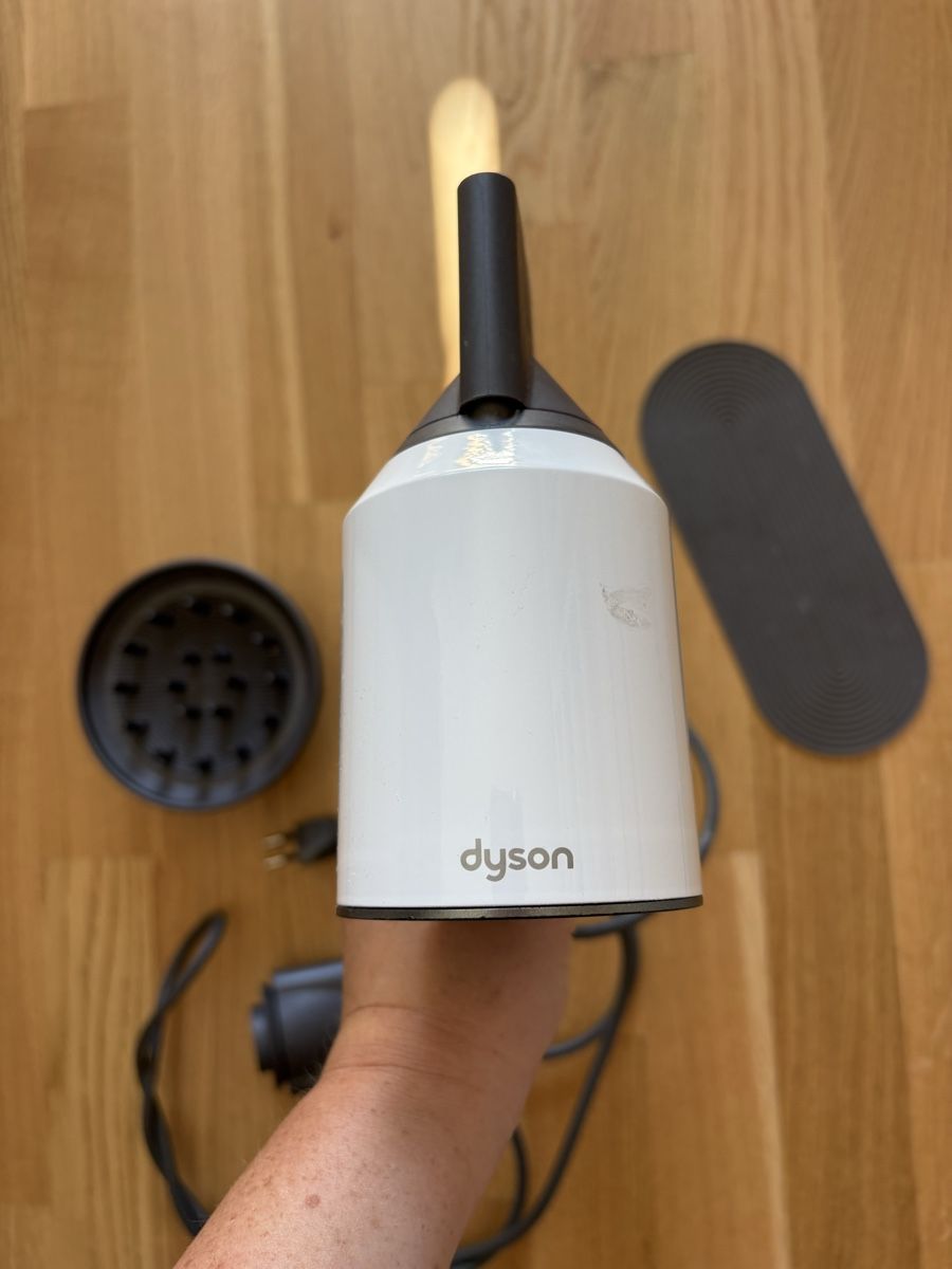 Dyson Asciugacapelli: Sèche-cheveux Dyson Supersonic avec accessoires gris – Usato da Neuchâtel venduto da nin_nm7t 3