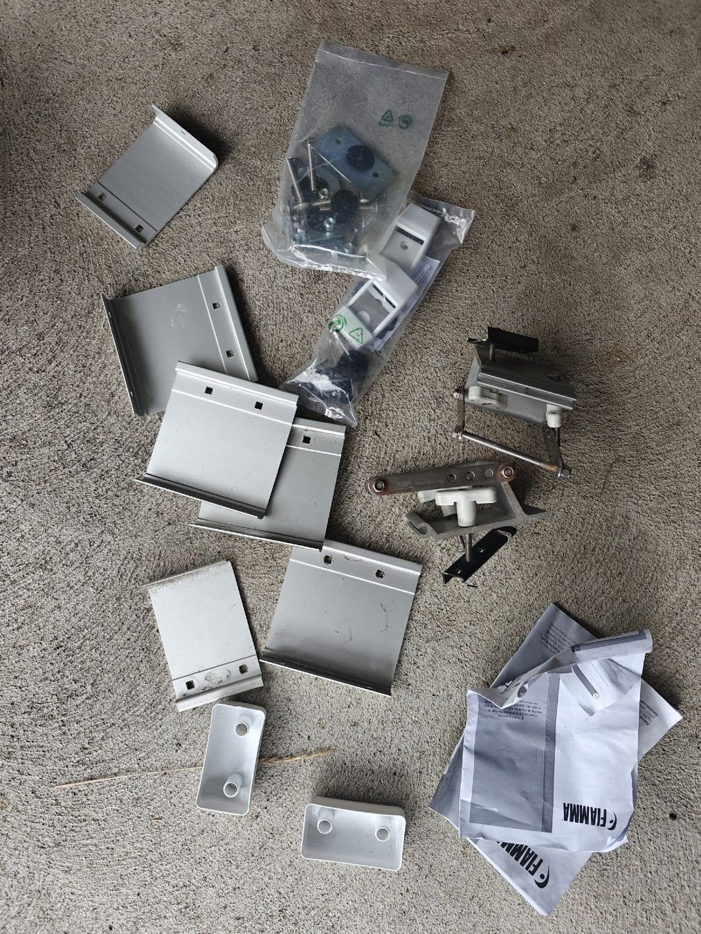 Fiamma Tende da sole: Fiamma Markise Montagematerial f45s – Usato da Ermatingen venduto da ans_m6lj