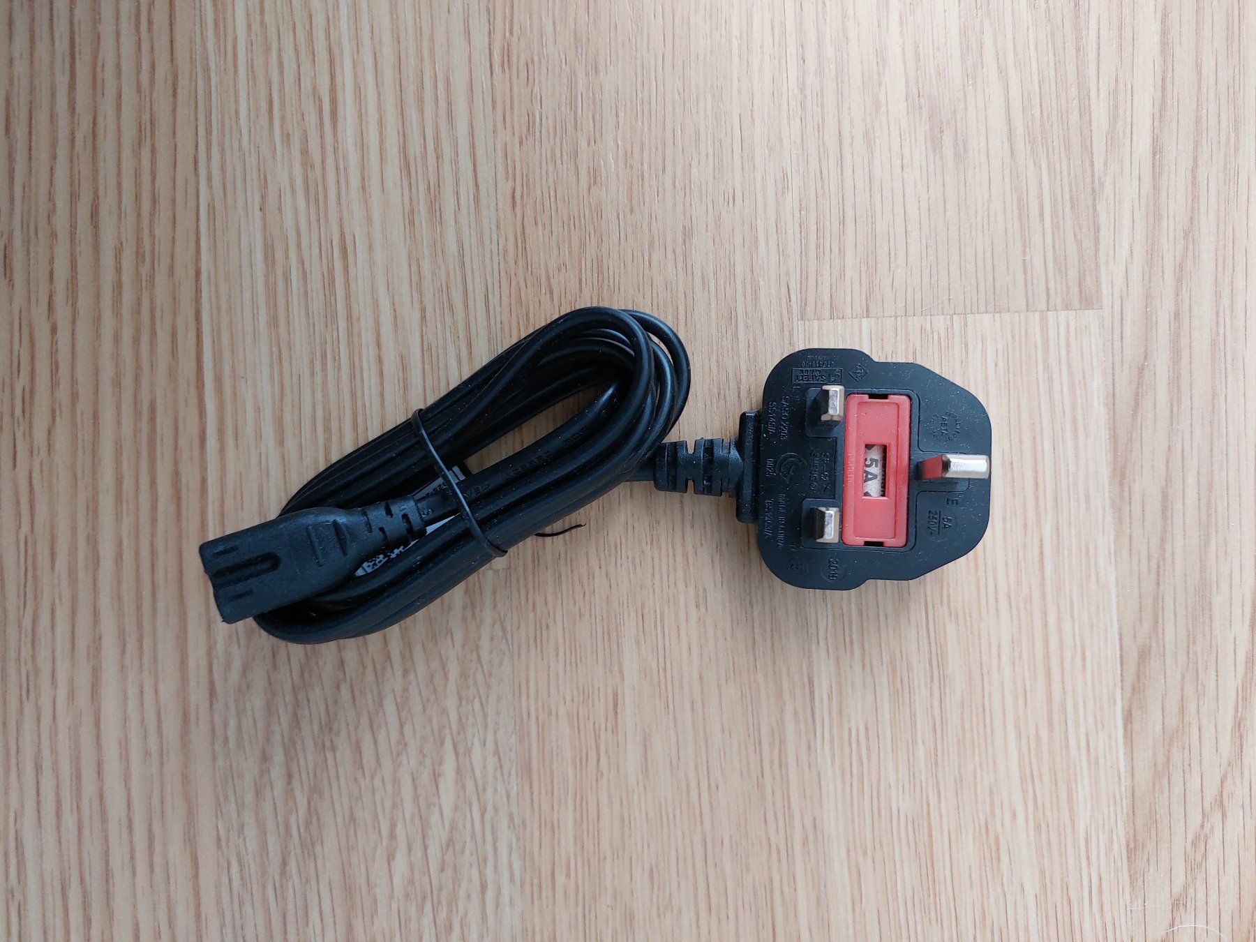 Cavi: I-SHENG SP-61 Netzkabel. – Nuovo e nell'imballaggio originale da Biel/Bienne venduto da big_hxr7 1