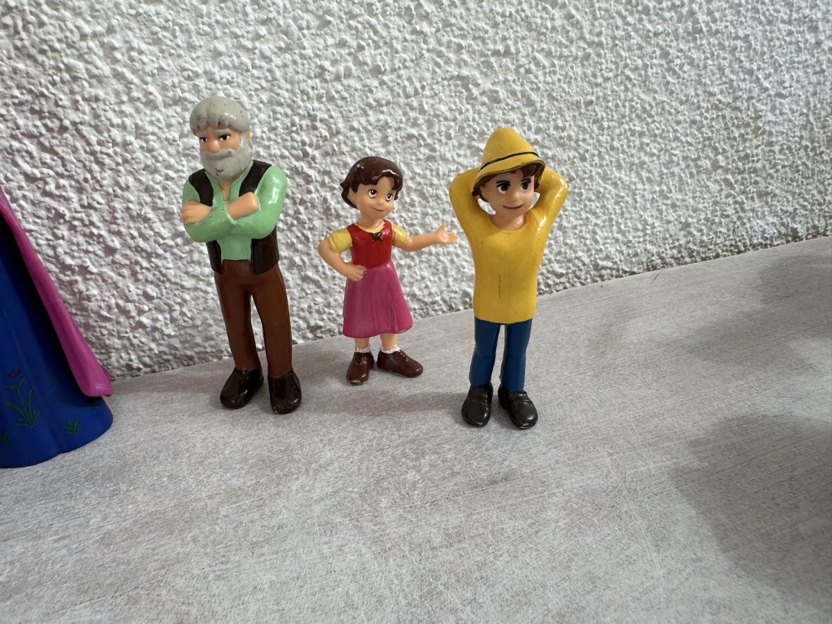 Spielzeuge: Über 70 Spielfiguren – Gebraucht aus Wolhusen von Hendrix05 2
