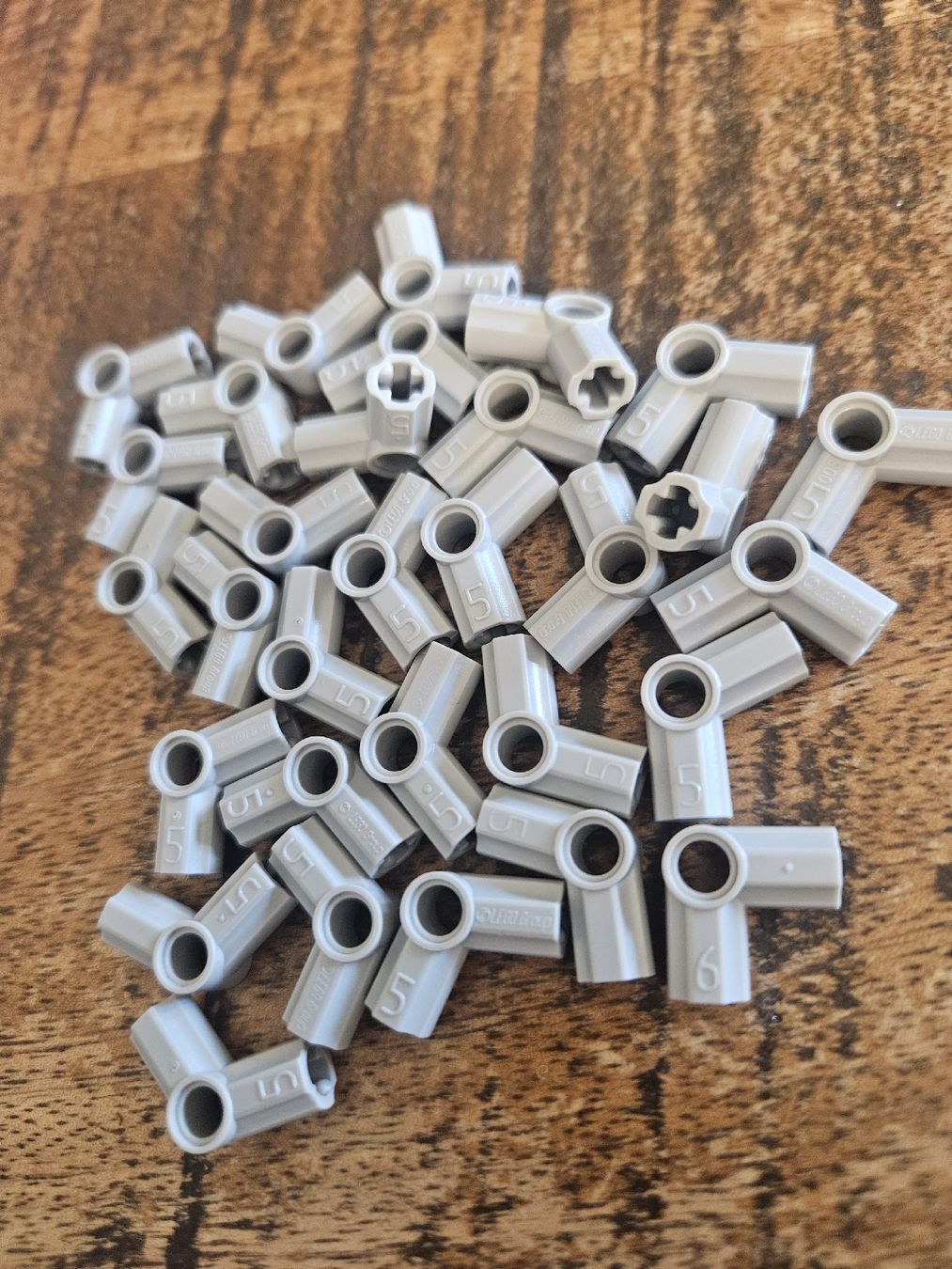 Lego Kit di costruzioni: lego 32015 lot de 30 pièces Light Bluish Gray Technic, Axle – Usato da Confignon venduto da Ecrofigs 1