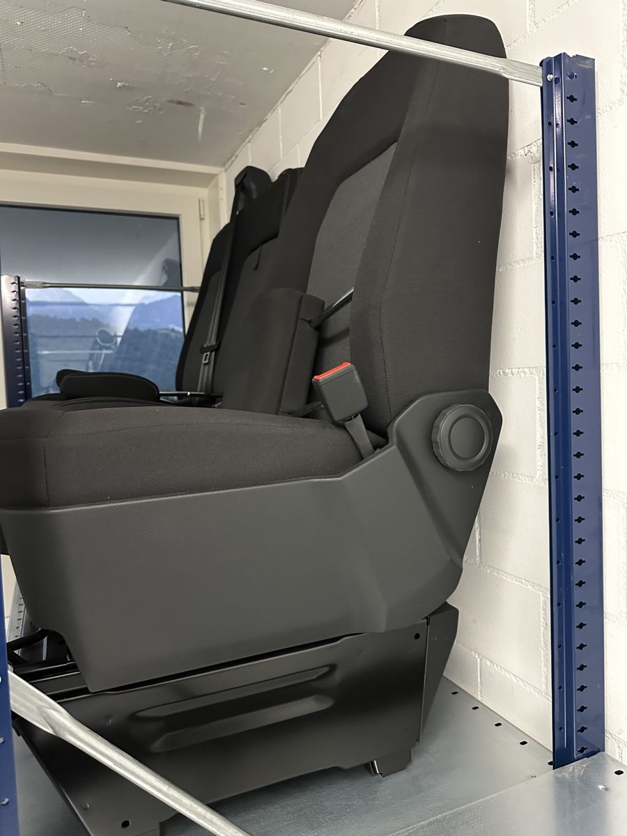 VW Tutti i ricambio: VW Crafter MAN TGE Sitz Beifahrer – Usato da Alpnach-Dorf venduto da Skai0 1