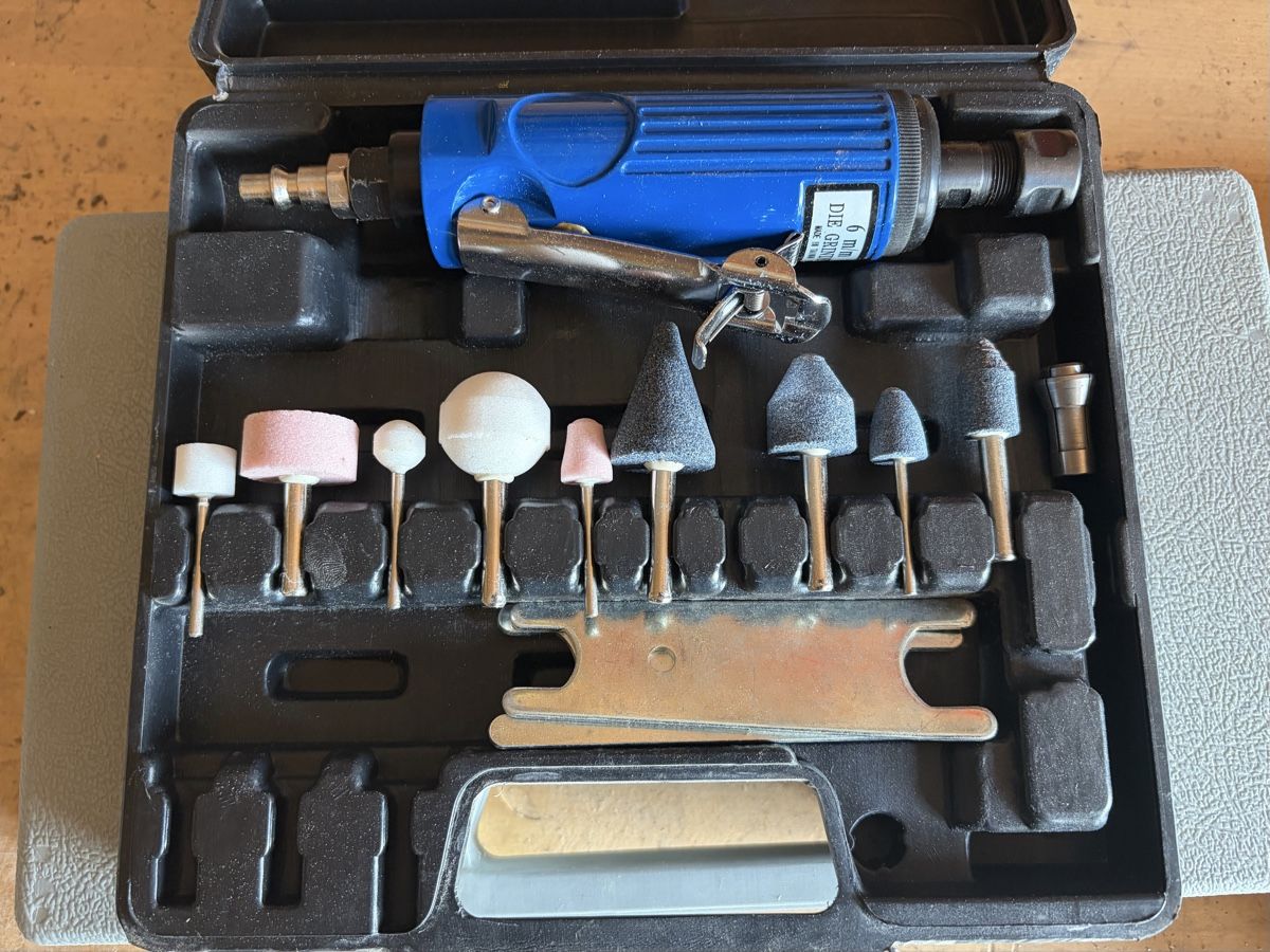 Tous les outils: Fraiseuse et burin pneumatiques  – Neuf (Voir description) à Villarvolard par Kiwiboy89