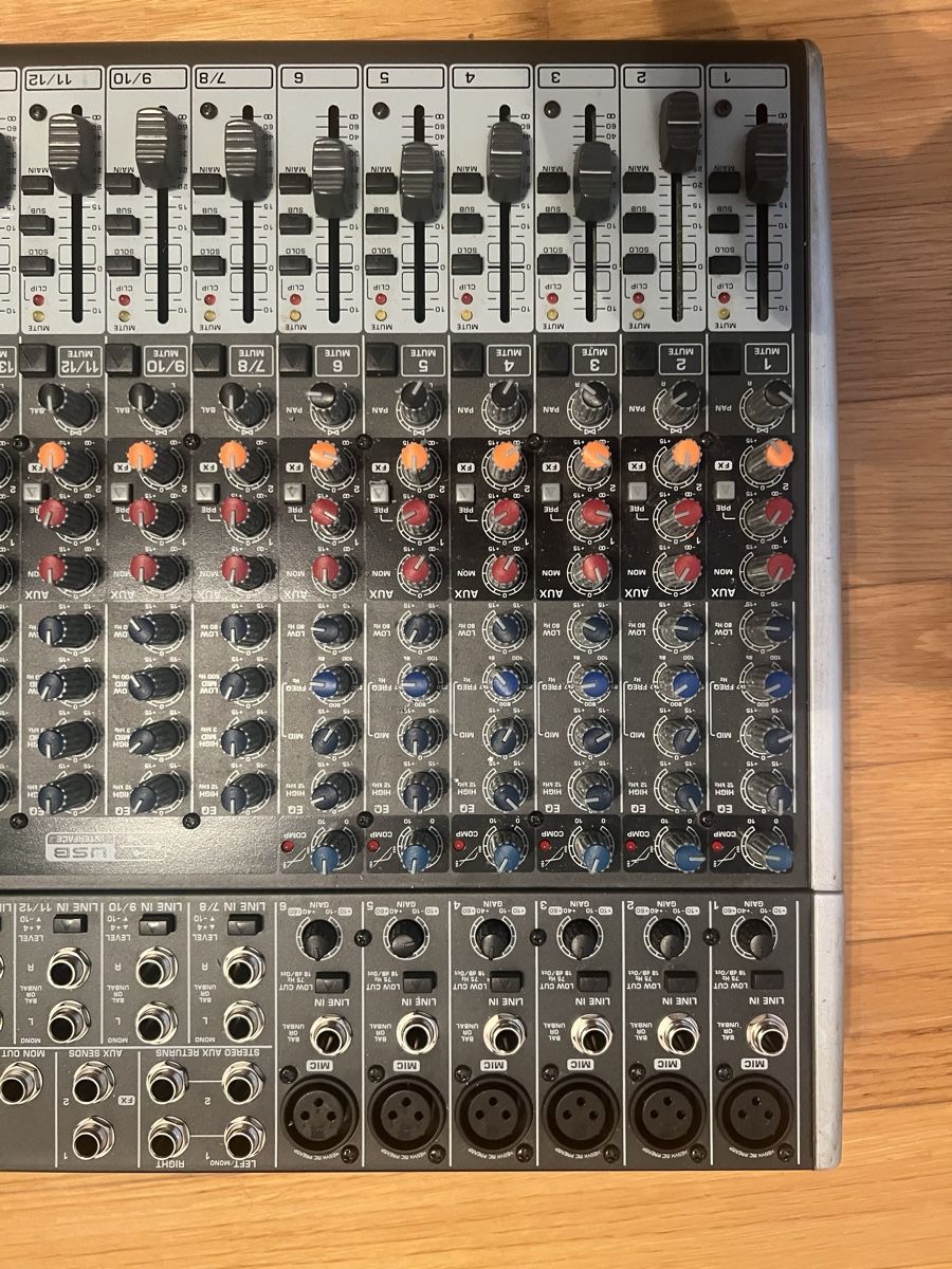 Behringer Console di mixaggio: Mischpult Behringer Henix x1832 usb – Usato da Huttwil venduto da luk_9tdh 2