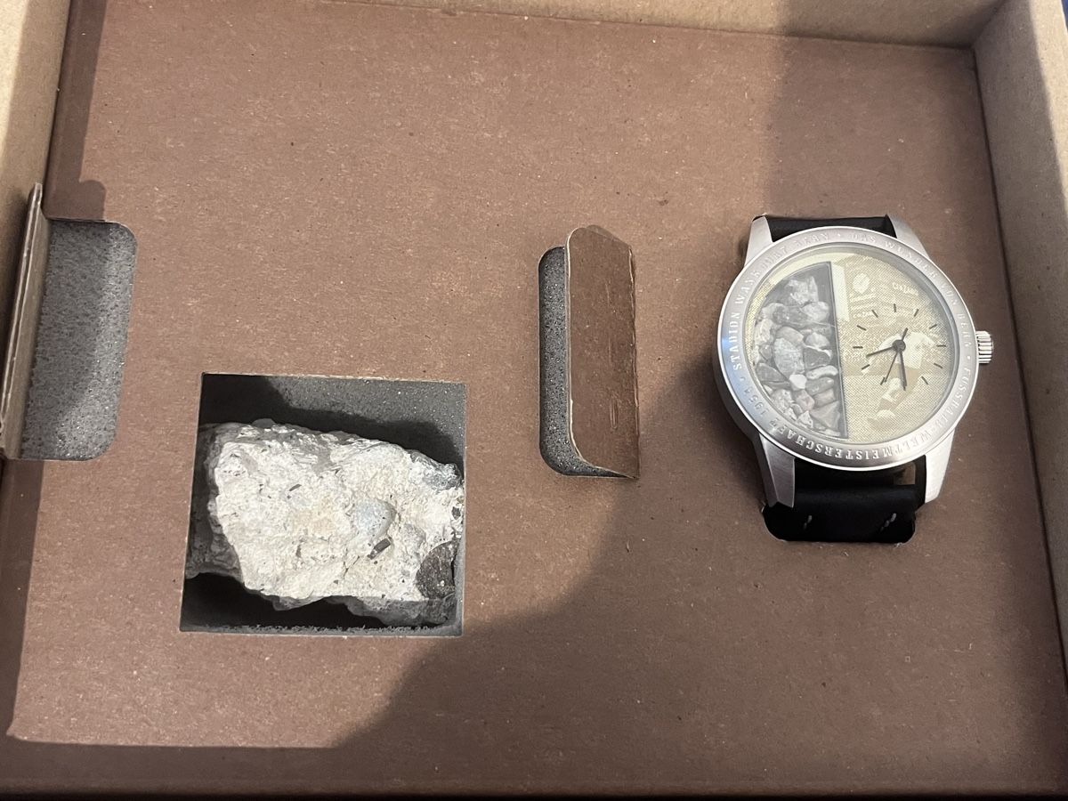 Orologi: Wankdorf YB Uhr neu Orginal. – Nuovo (secondo la descrizione) da Hindelbank venduto da Goldgrube24 2