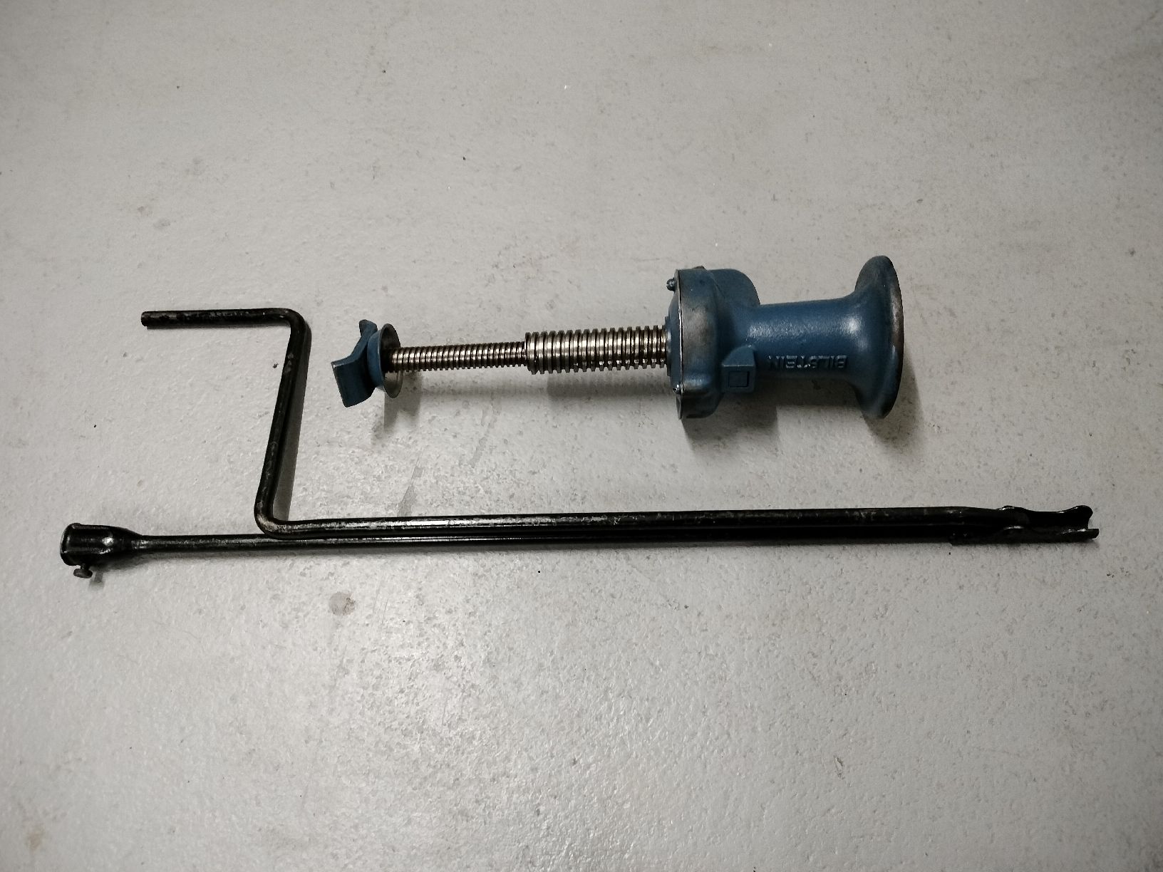 Alle Werkzeuge: Antiker Bilstein Wagenheber – Gebraucht aus Alpnach Dorf von matthe85