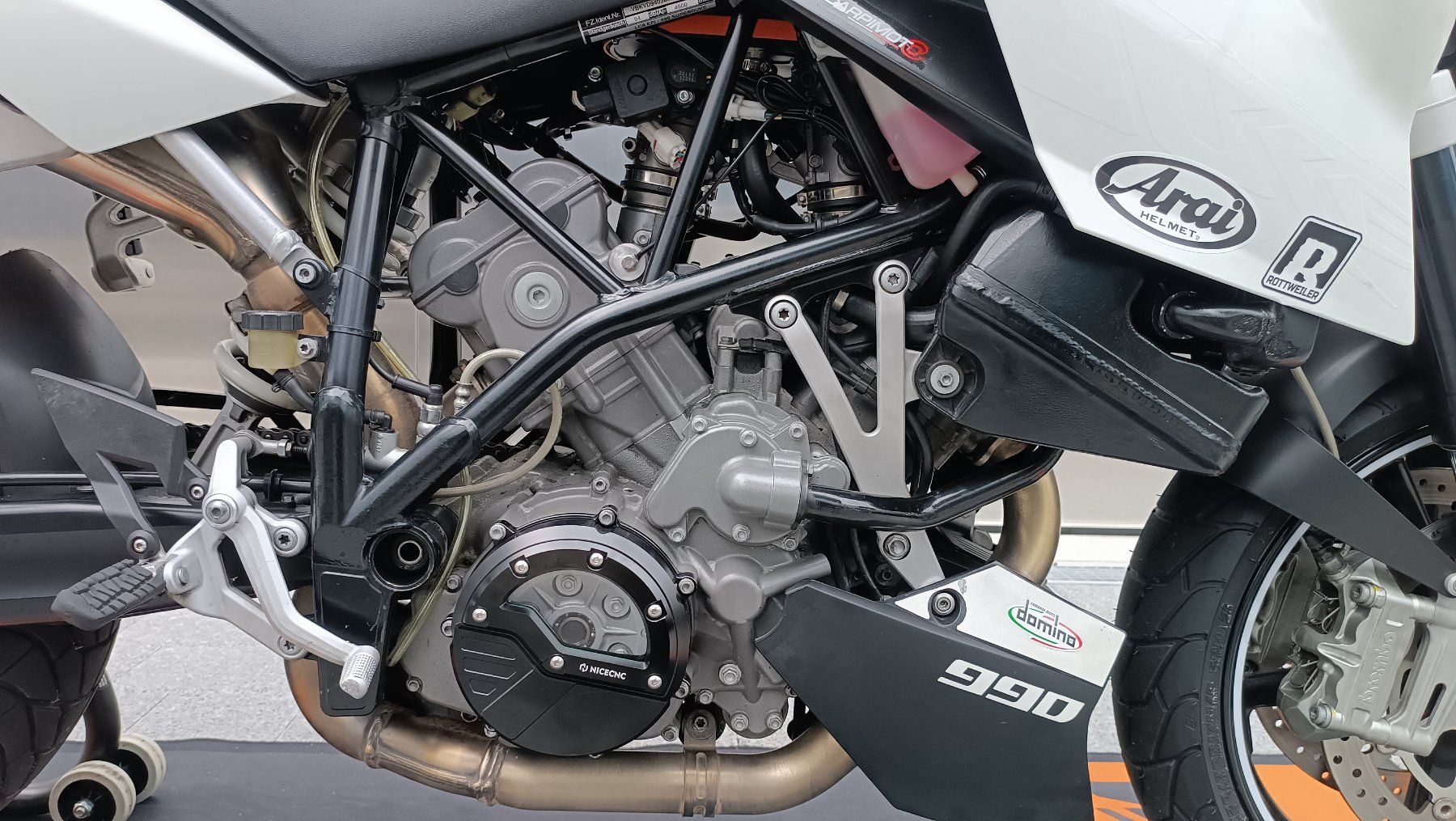 KTM Strada: KTM 990 Superduke Rottweiler – Usato da Flüelen venduto da Iwi5 6