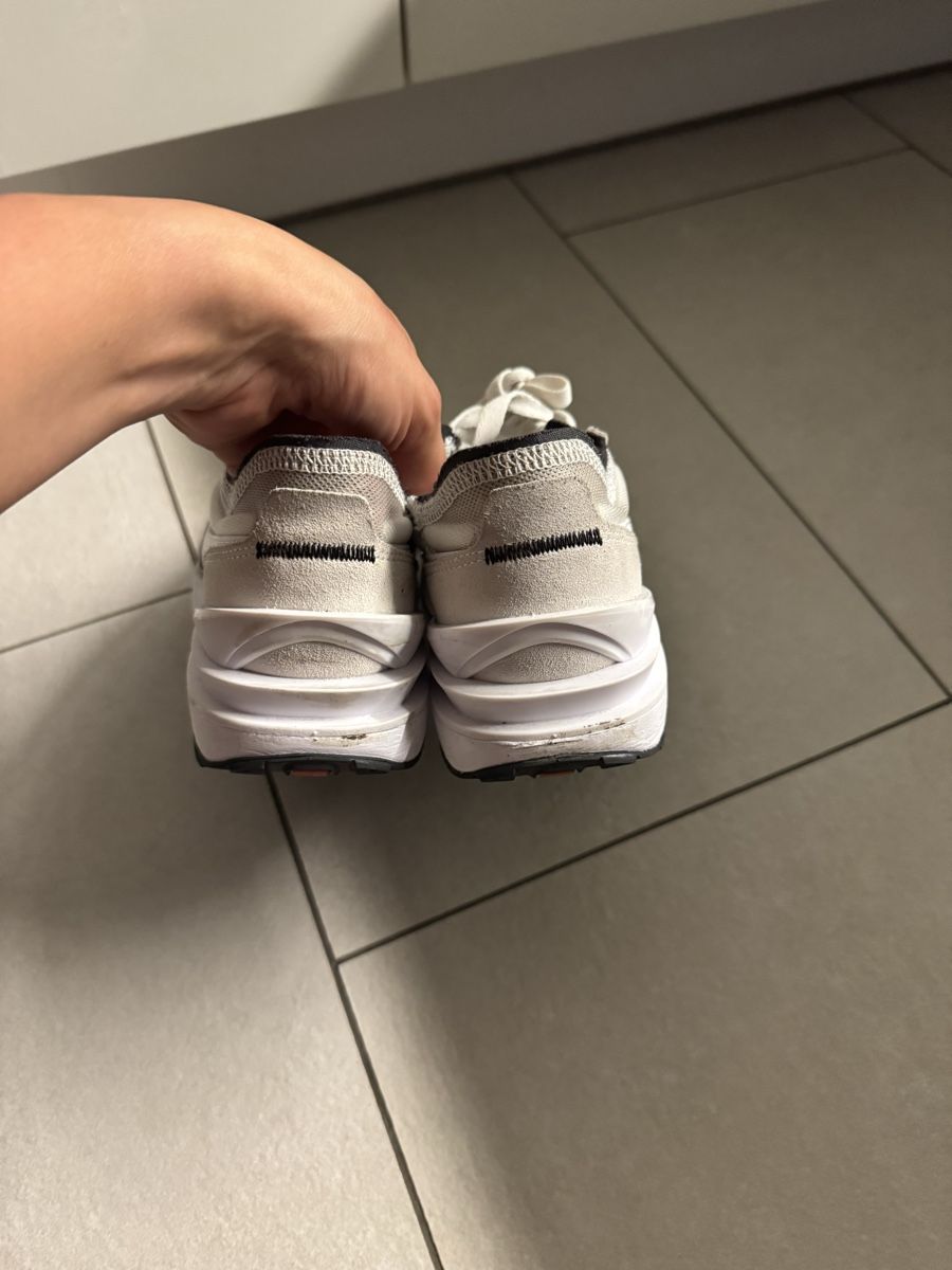 Nike Chaussures hommes: Nike Sneaker Schuhe 37.5 fast neu top zustand weiss grau 37 – D'occasion à Liestal par jorge0000 1