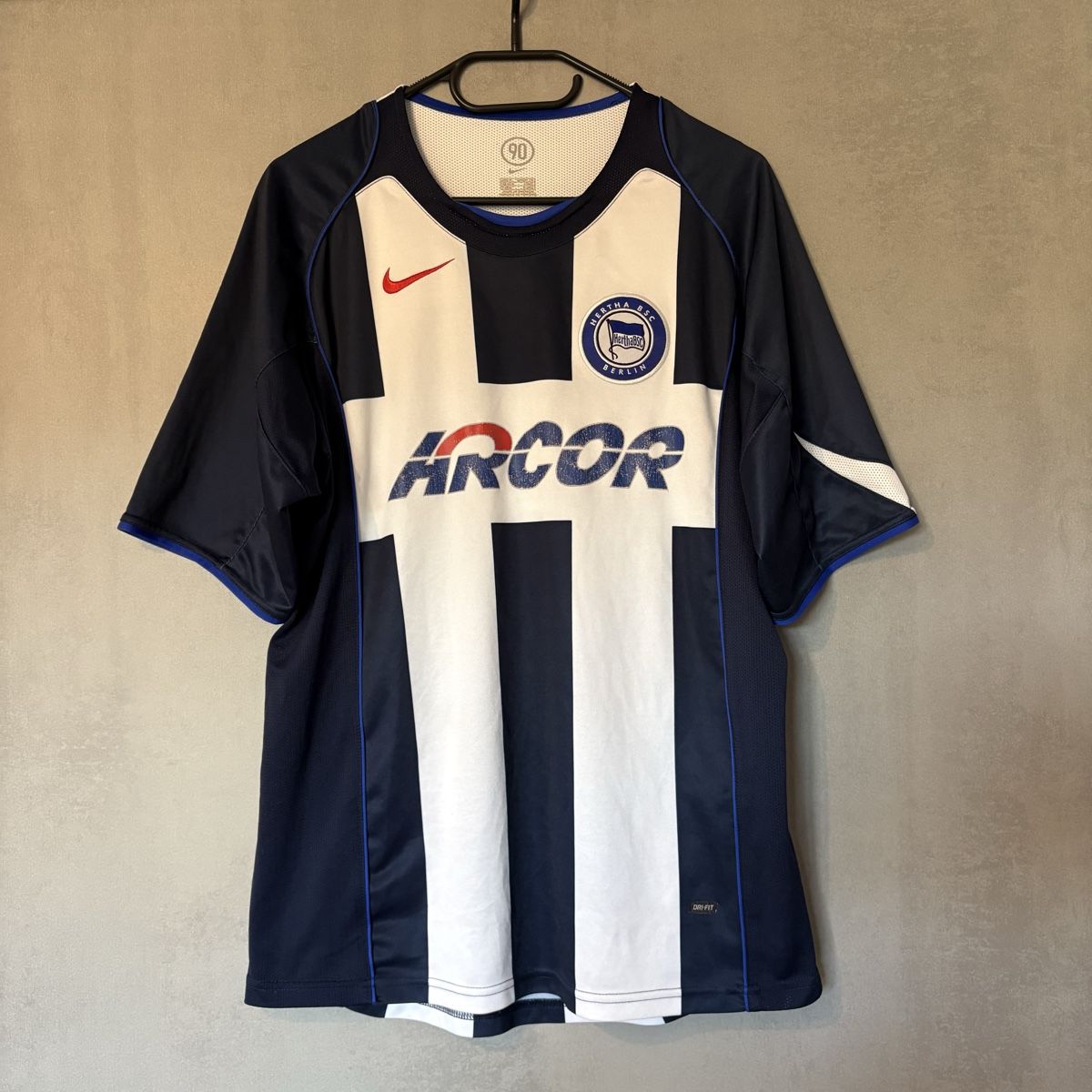 Nike Canottiere & Pantaloni: Hertha BSC Berlin Trikot Nike 2004/2005 – Usato da Winterthur venduto da LaBodega