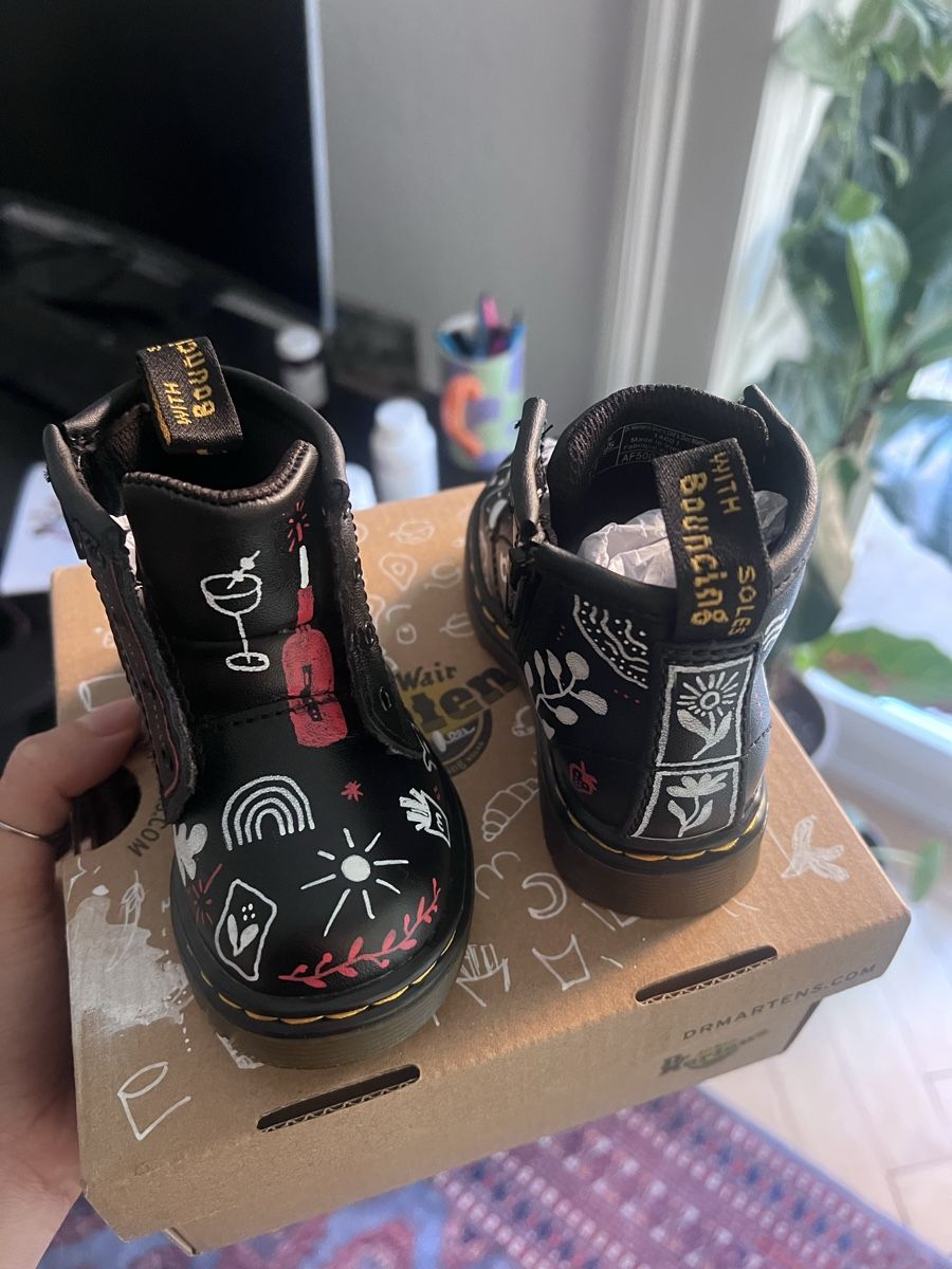 Scarpe per ragazzi: Dr. Martens Babystiefel bemalt – Nuovo (secondo la descrizione) da Zürich venduto da lauryy 2