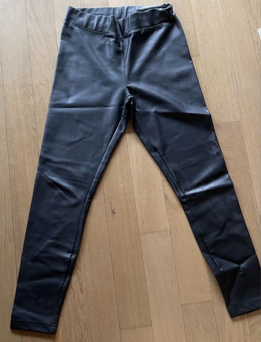 Pantaloni: KUNSTLEDER LEGGINGS SCHWARZ – Usato da Rombach venduto da pia_89kt