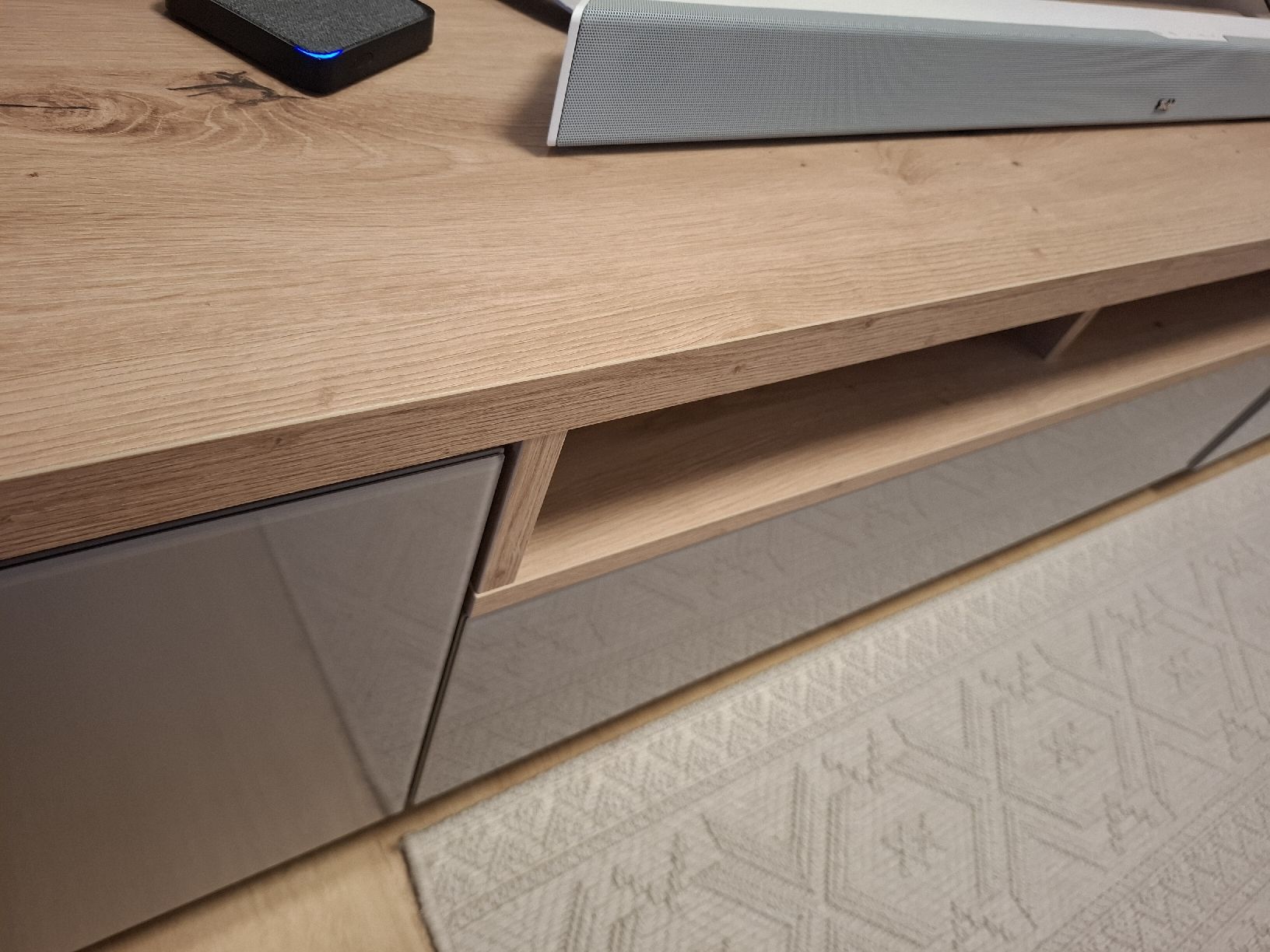 Mobili TV: Ende Juni abholen! TV LowBoard high quality – Nuovo (secondo la descrizione) da Schaffhausen venduto da ricmivo 1