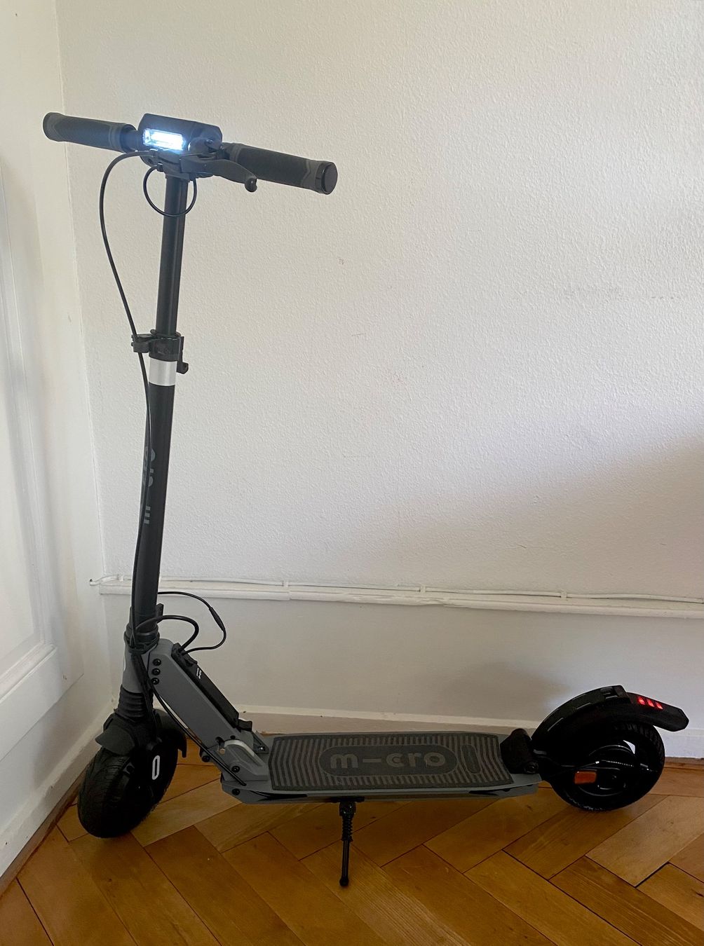 Micro Kickboard: Micro E-Scooter Micro II kaum gebraucht – D'occasion à Bern par Navarese 1