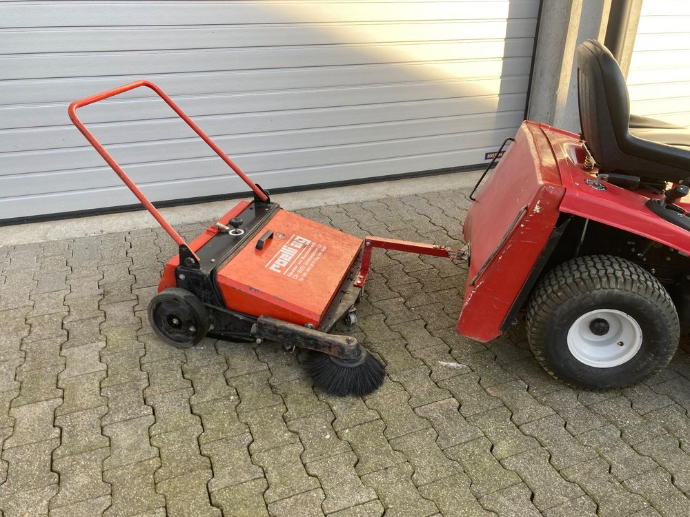 DiBo Handkehrmaschine 550 M2B – Arbeitsbreite 55 Cm, Manueller Antrieb, 25-Liter-Schmutzbehälter