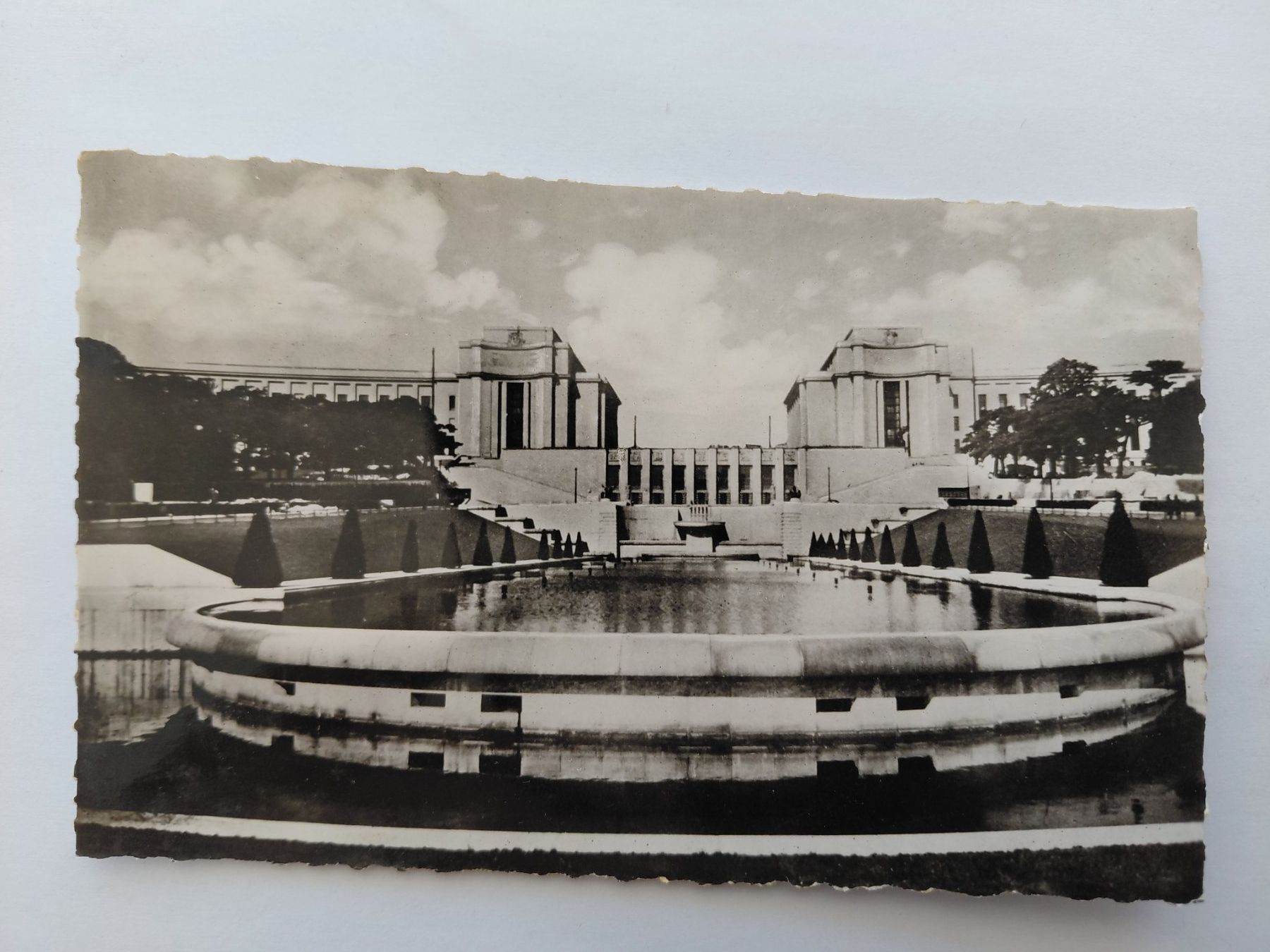 Cartoline postali: Ansichtskarte Palais de Chaillot Paris gebraucht – Usato da Wattwil venduto da yburgler