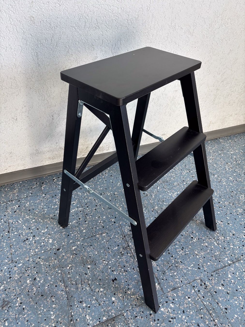 Ikea Hocker: Praktischer Tritthocker Schwarz, BEKVÄM – Neu (gemäss Beschreibung) aus Kriessern von rene1987